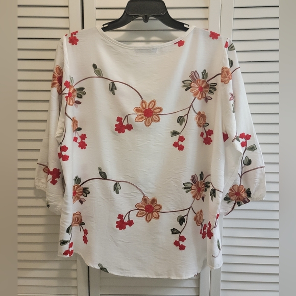 ANA L. ROSE EMBROIDERED TOP NWT - Picture 2 of 4